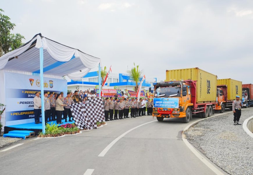 Lepas Bantuan Kemanusiaan 22 Kontainer untuk Korban Bencana Sumatera, Kapolri: Wujud Kehadiran Negara