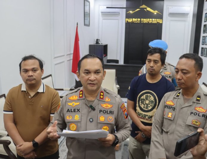 Polres Lumajang Amankan 10 Terduga Pelaku Penganiayaan Kepala Desa Pakel