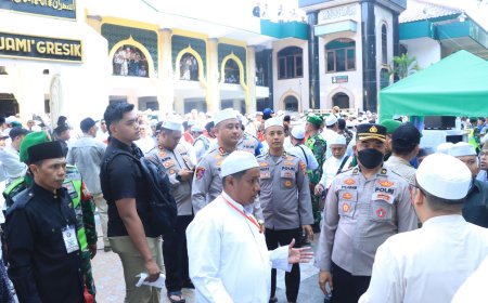 Ratusan personel diterjunkan untuk mengatur arus lalu lintas, menjaga ketertiban, serta memberikan pelayanan kepada para jemaah yang datang dari berbagai daerah.
